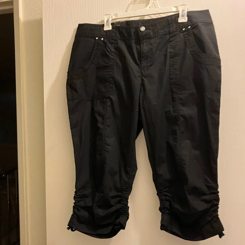 Black Inc Curvy Fit Capri - Picture 1 of 4